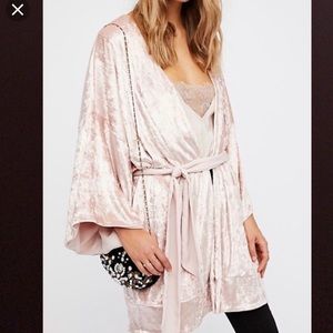 Free people Crushed velvet robe